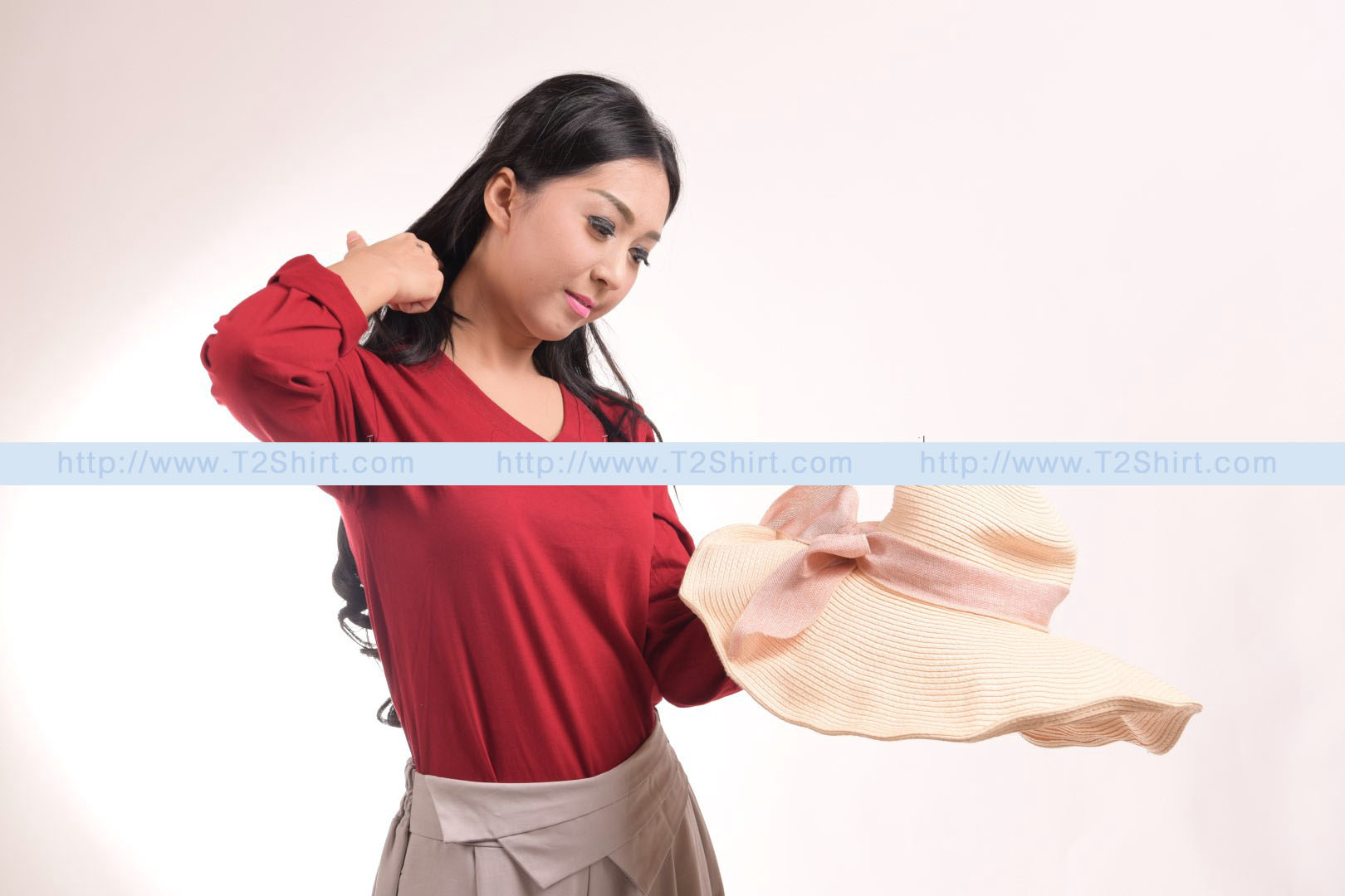 เสื้อยืด คอวี แขนยาว สีแดงเลือดหมู Size S
