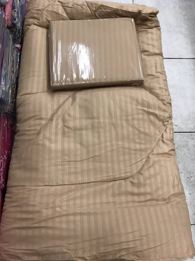 ชุดผ้าปูสีพื้น ลายริ้ว 6ฟุต 6 ชิ้น ผ้าห่มขนาด 7 ฟุต