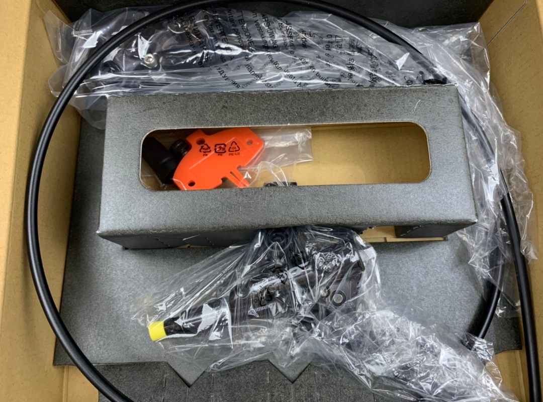 ชุดดิสน้ำมัน XT 12 SPEED BL-M8100 RESIN PADS J-KIT