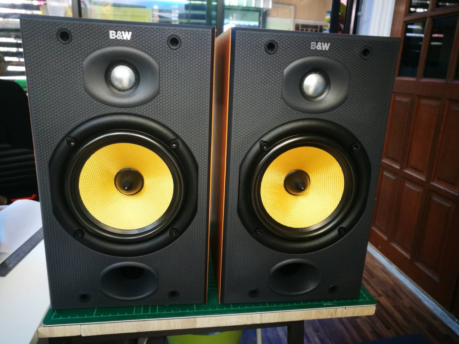 (ขายแล้วครับ) ลำโพง bookshelf B&wDM601 S2