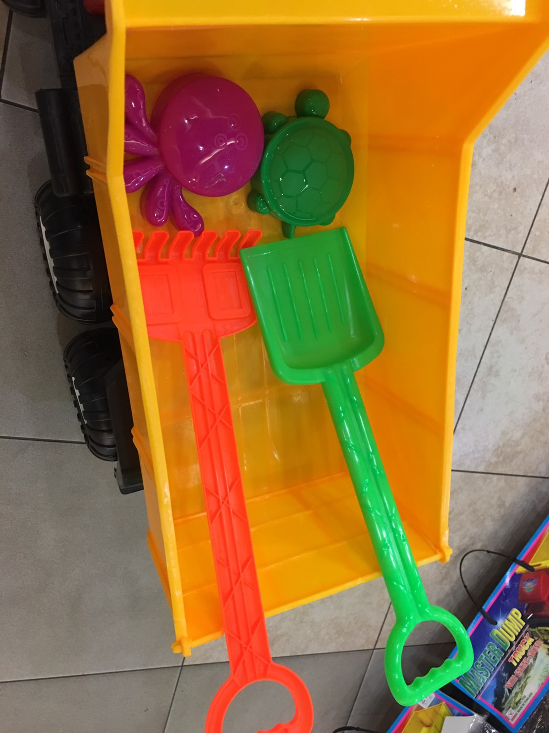 รถดั๊ม รถบรรทุก 6 ล้อ เด็กเล่น ใหญ่มาก สะใจ น้องๆ แน่นอน