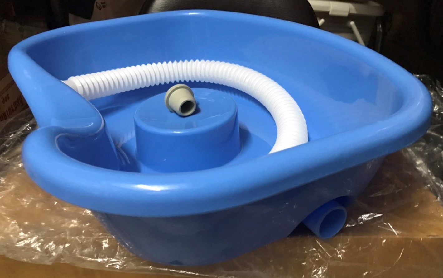 อ่างสระผมบนเตียง หรือบนที่นอนผู้ป่วย เหมาะสำหรับผู้ป่วยติดเตียง อ่างสระผมผู้สูงอายุ อ่างสระผมสตรีมีครรภ์ อ่างสระผมเด็ก (มือสองสภาพดีมากๆๆๆๆ)