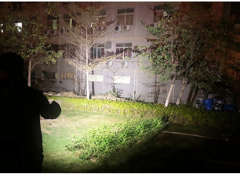 ไฟฉายจับถือ ขนาดกลาง Natfire GTR30 P90 LED 3000 LM