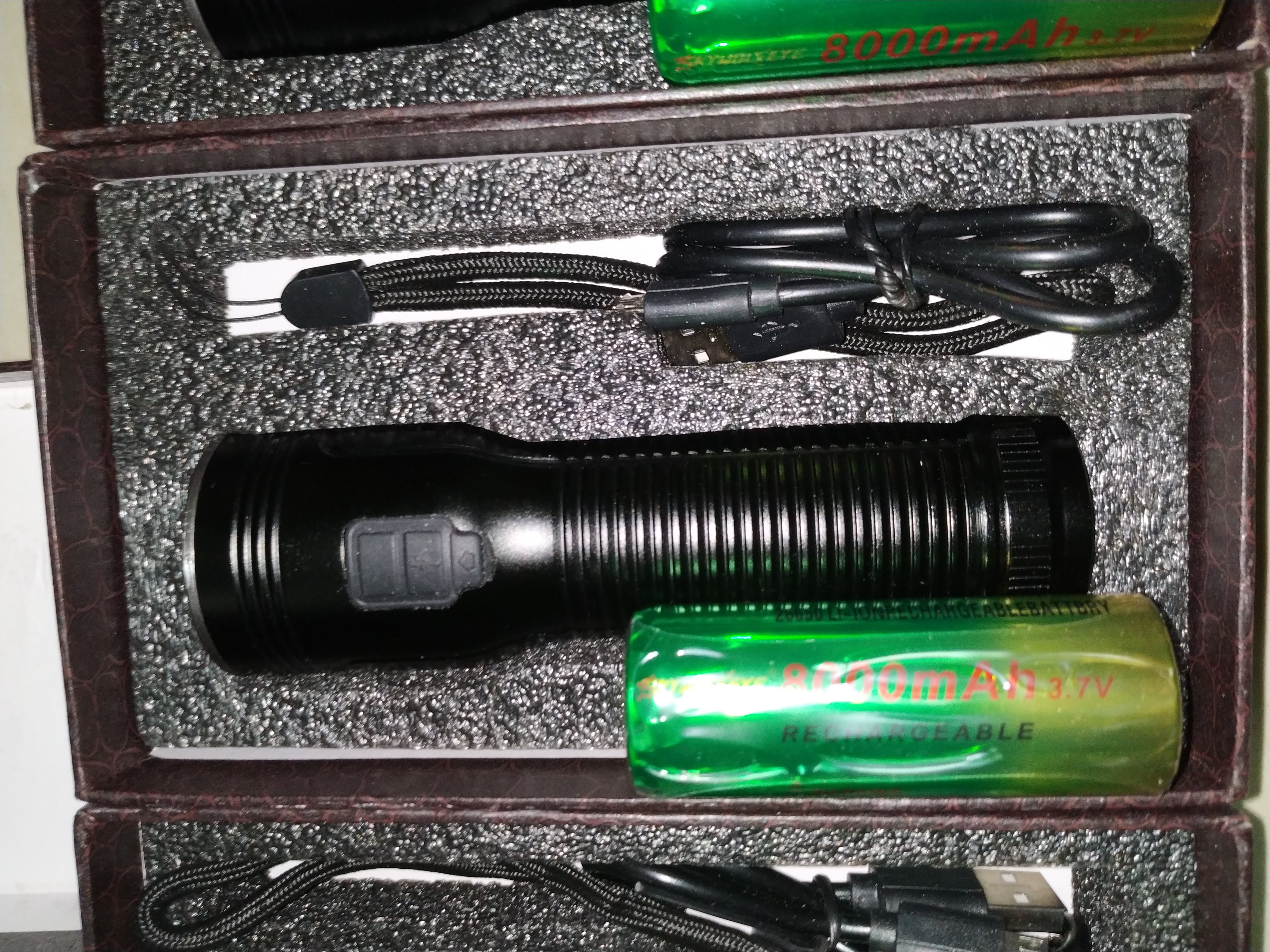 ไฟฉายแรงสูงส่องไกล ขนาดกลาง Skywolfeye T162 26650