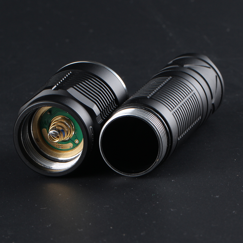 ไฟฉายพกพาแรงสูง Convoy S12 ขนาดกลาง Luminus SST20 3 LED