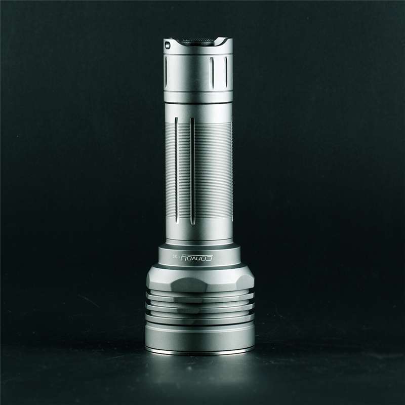 ไฟฉายแรงสูงขนาดกลางรุ่นใหม่ Convoy M26C Sand Color หลอด SST40 , 2300 LM