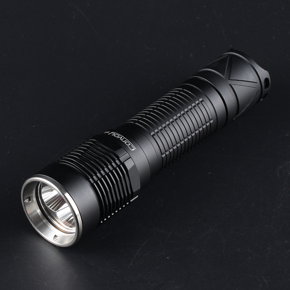 ไฟฉายพกพาแรงสูง Convoy S12 ขนาดกลาง Luminus SST20 3 LED