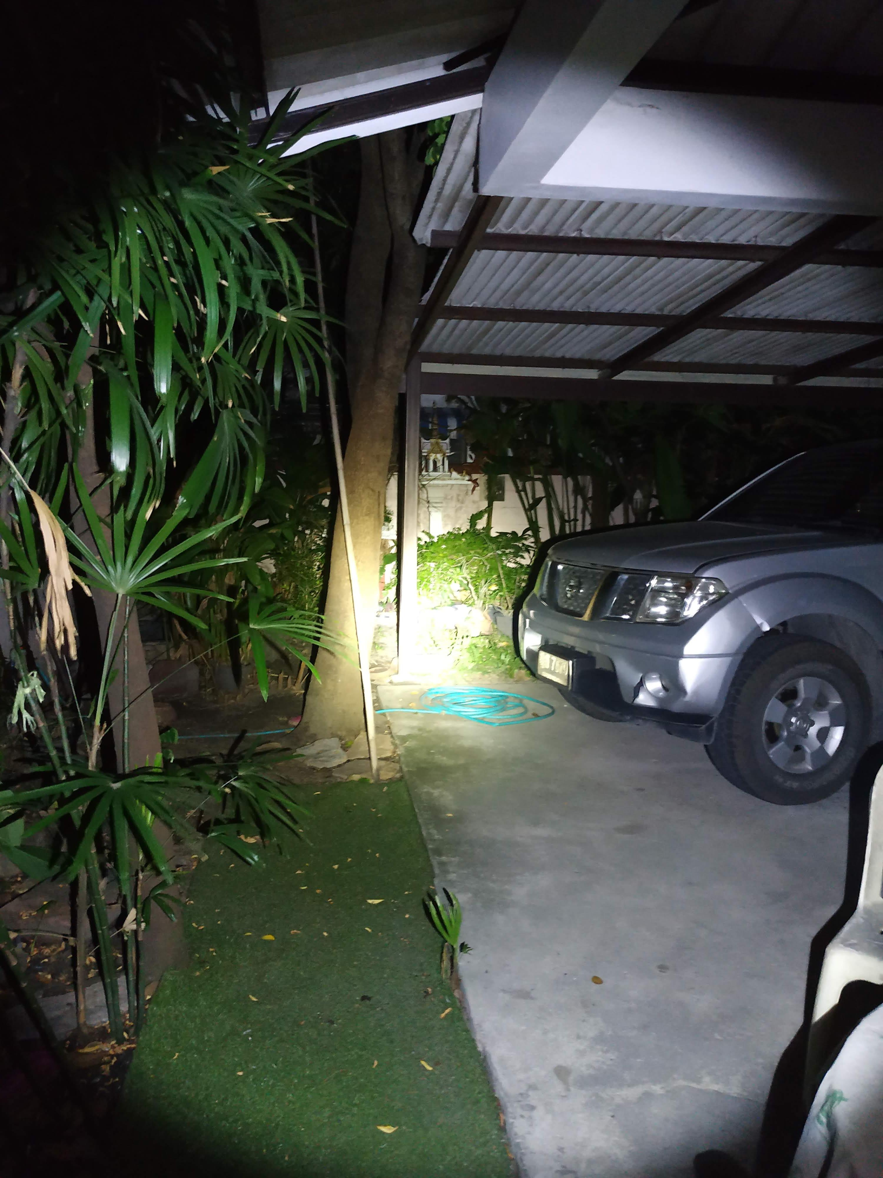 ไฟฉายพกพาคุณภาพสูง Convoy C8+ Luminus SST40 LED 2000 LM