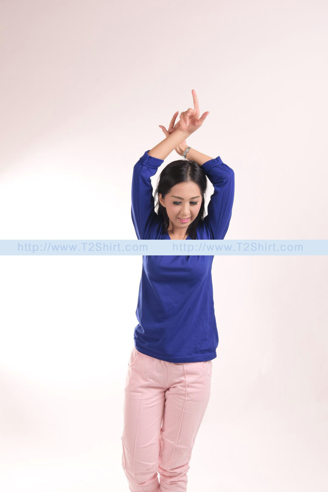 เสื้อยืด คอวี แขนยาว สีน้ำเงิน Size M