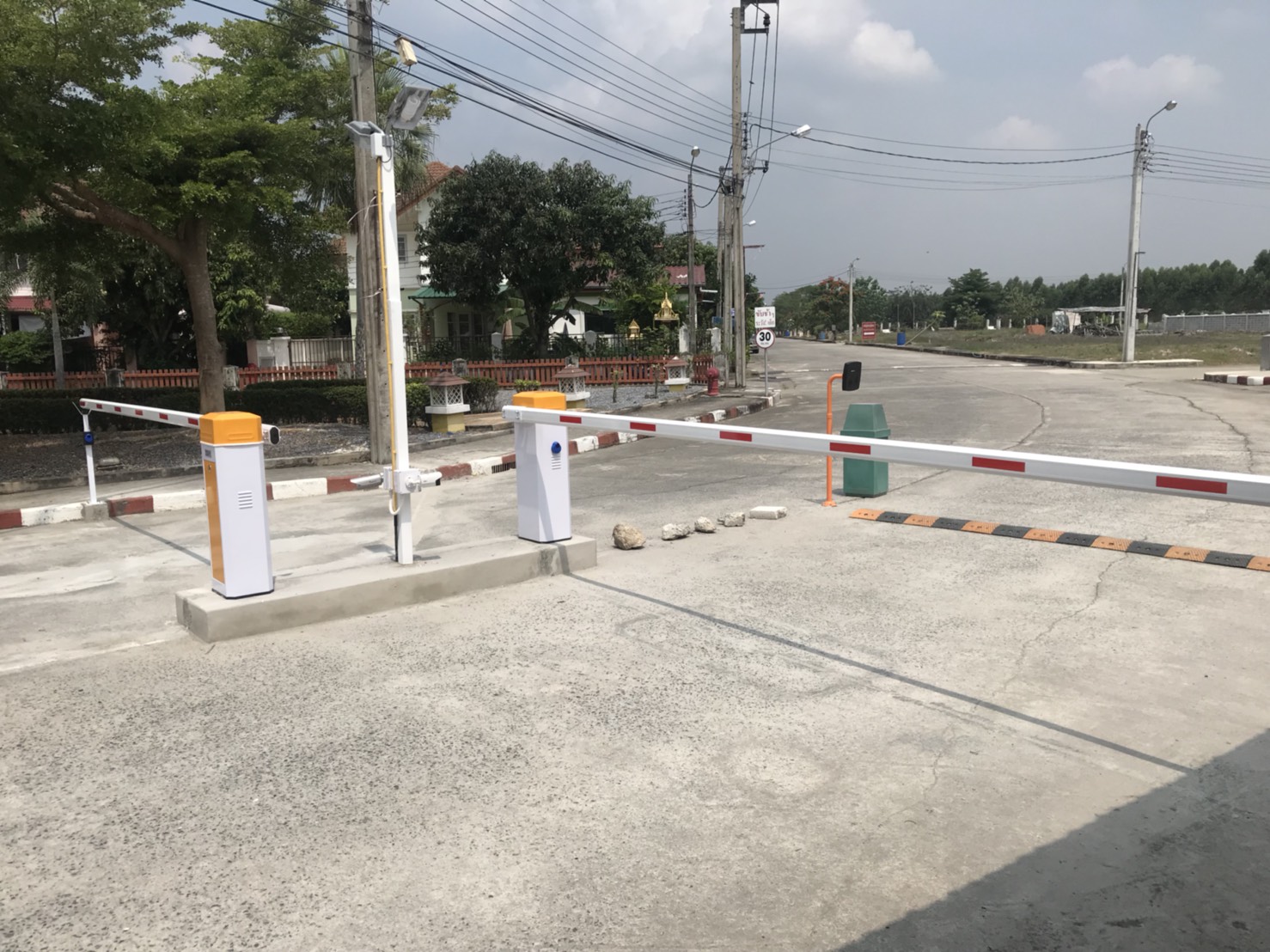 ไม้กั้นรถยนต์ระบบทาบบัตร cmb3066