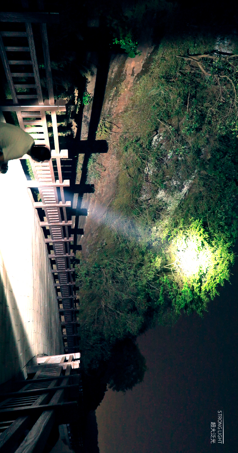 ไฟฉายจับถือ และสะพาย ขนาดใหญ่ Han Guang 2828T