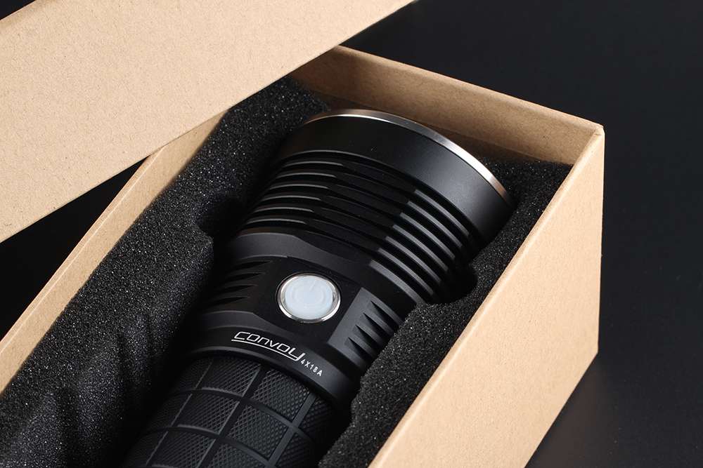 ไฟฉายแรงสูงพกพาขนาดใหญ่รุ่นใหม่ Convoy M4X18A CREE XHP 70.2 4300 LM