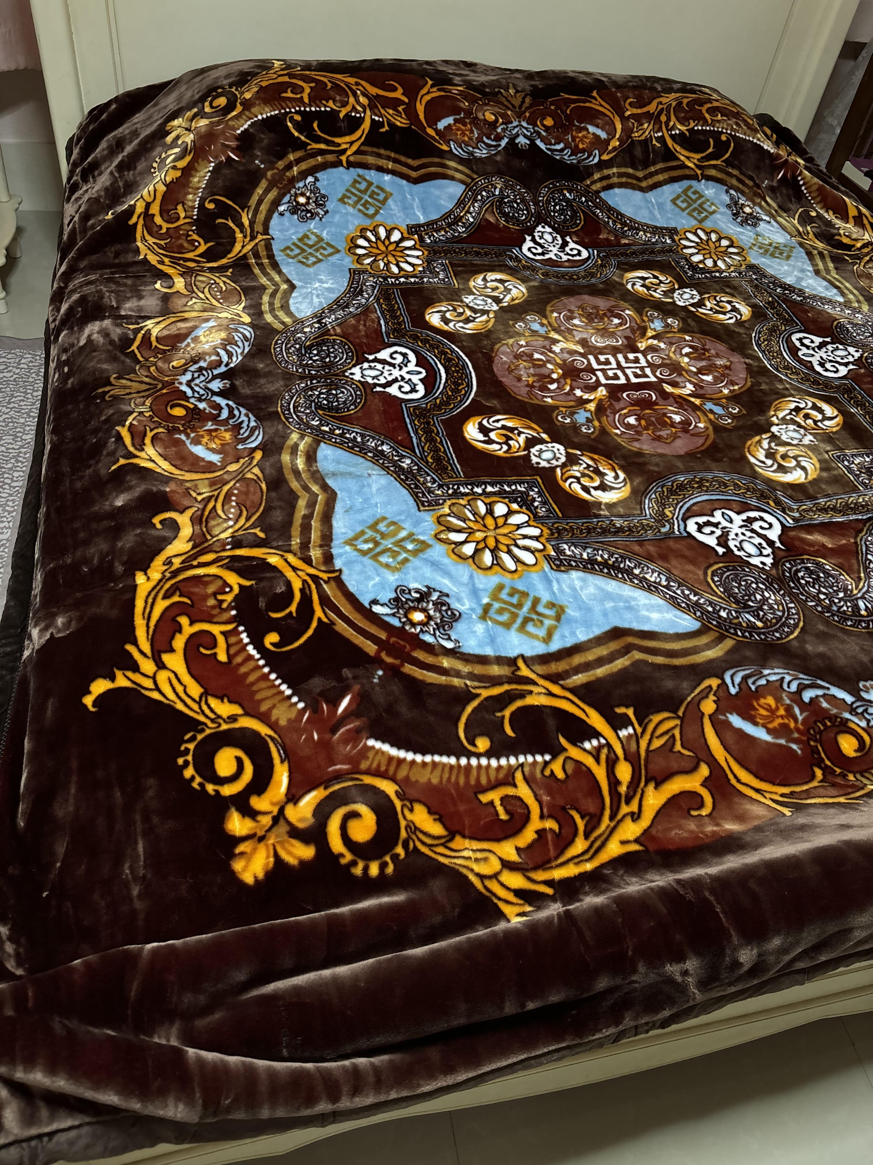 ผ้าห่มขนมิงค์เกาหลีไฮโซ หนา 2 ชั้น น้ำหนักราวๆ 3.8 -4 กก. ขนาด8 ฟุต ขนสั้น เรียบเนียนนุ่มนิ่ม มีความเงางาม อุ่นมาก สวยมาก ขนไม่ร่วง ลายสวยไฮโซ