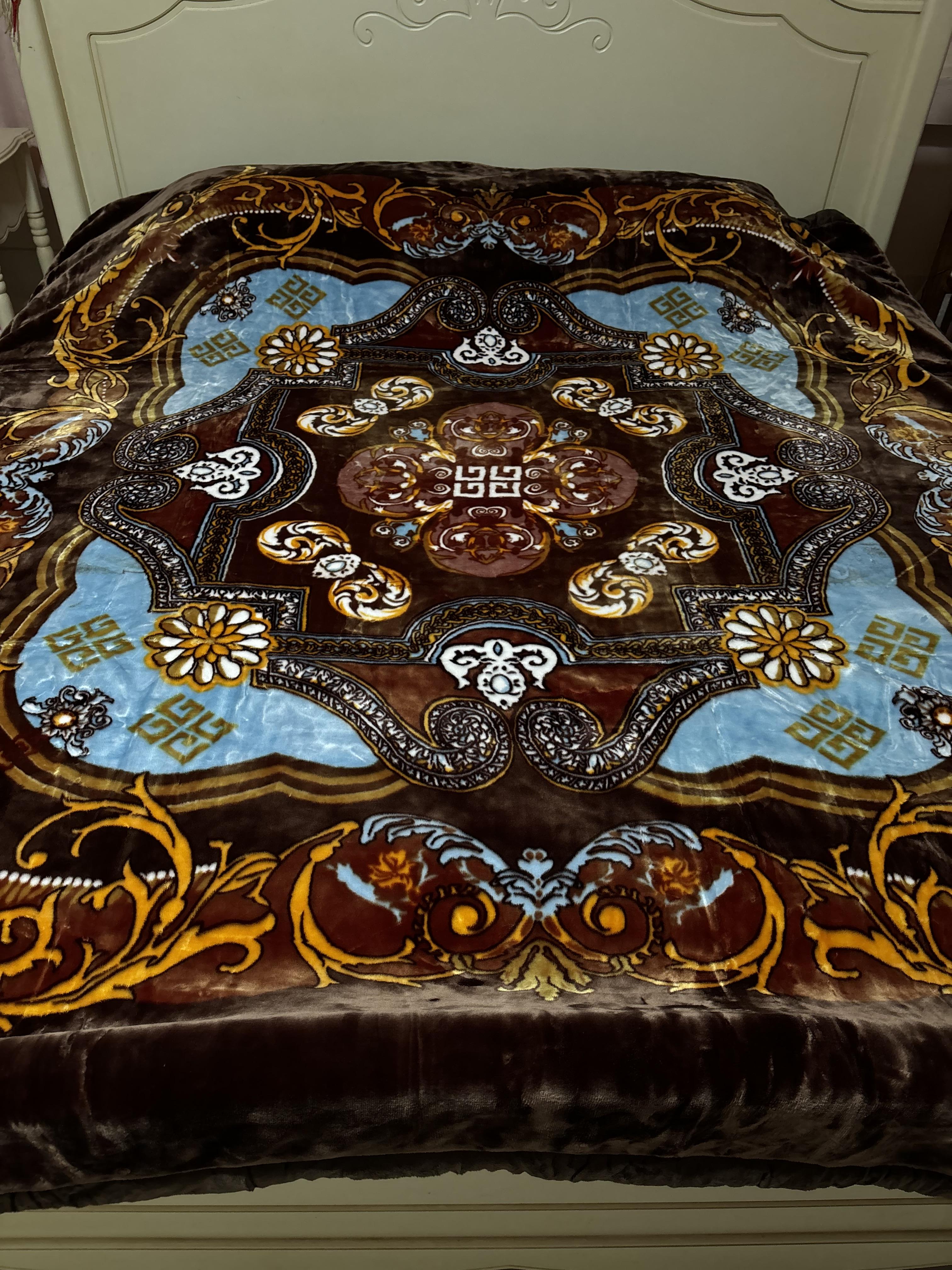 ผ้าห่มขนมิงค์เกาหลีไฮโซ หนา 2 ชั้น น้ำหนักราวๆ 3.8 -4 กก. ขนาด8 ฟุต ขนสั้น เรียบเนียนนุ่มนิ่ม มีความเงางาม อุ่นมาก สวยมาก ขนไม่ร่วง ลายสวยไฮโซ