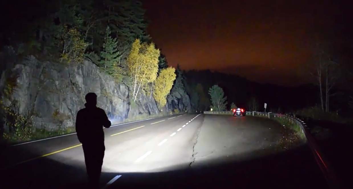 ไฟฉายแรงสูงส่องไกล ขนาดกลาง Skywolfeye T162 26650