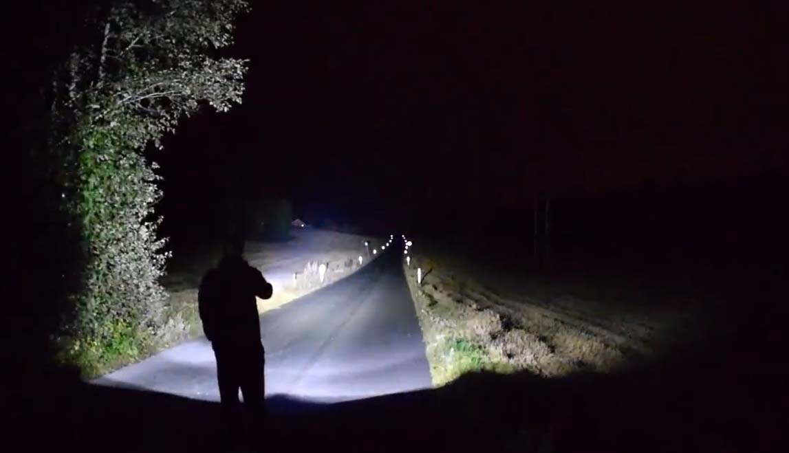 ไฟฉายแรงสูงส่องไกล ขนาดกลาง Skywolfeye T162 26650