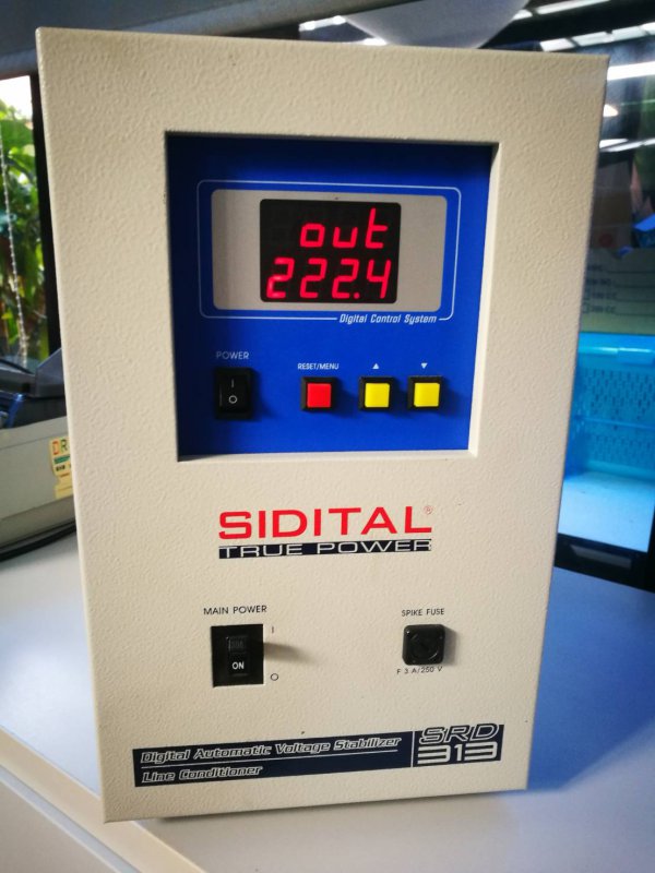 (ขายแล้วครับ)เครื่องคุมไฟ Stabilizer sidital SRD-313 ขนาด 5.kva