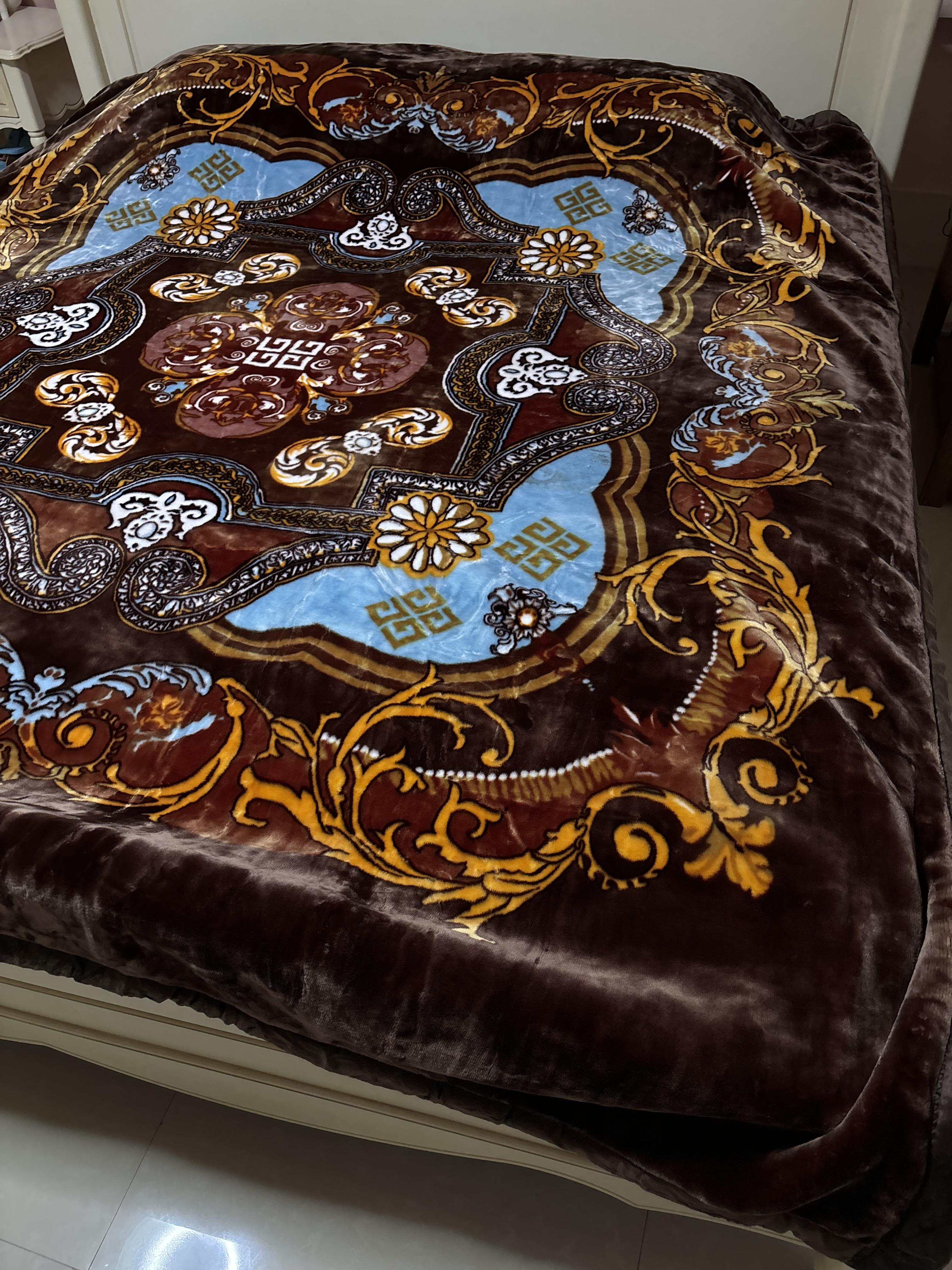 ผ้าห่มขนมิงค์เกาหลีไฮโซ หนา 2 ชั้น น้ำหนักราวๆ 3.8 -4 กก. ขนาด8 ฟุต ขนสั้น เรียบเนียนนุ่มนิ่ม มีความเงางาม อุ่นมาก สวยมาก ขนไม่ร่วง ลายสวยไฮโซ