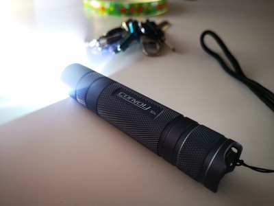 ไฟฉายพกพา ขนาดเล็กคุณภาพสูง Convoy S2+ Gray Luminus SST40 LED Up to 1800 LM