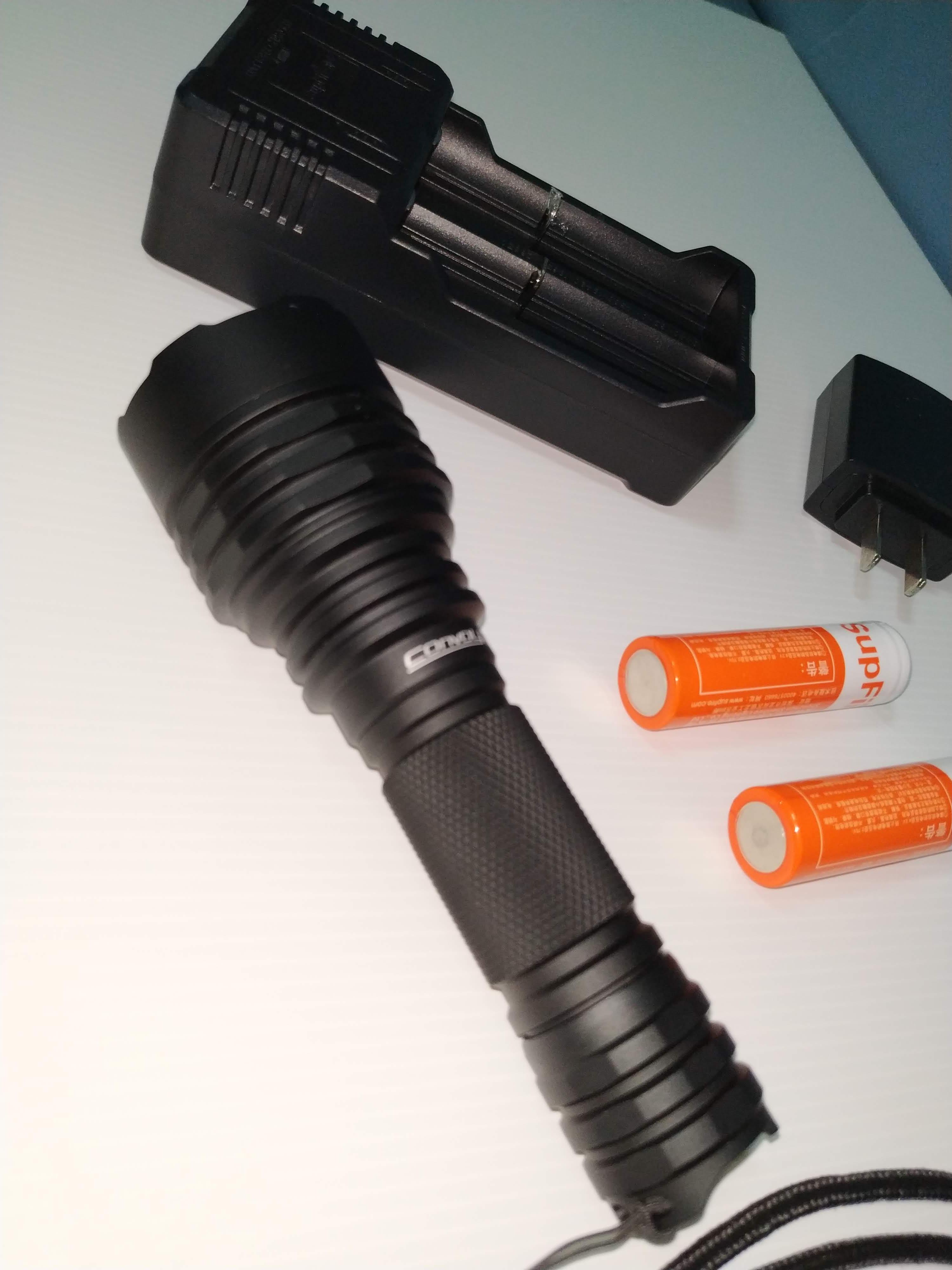 ไฟฉายพกพาคุณภาพสูง Convoy C8+ Luminus SST40 LED 2000 LM