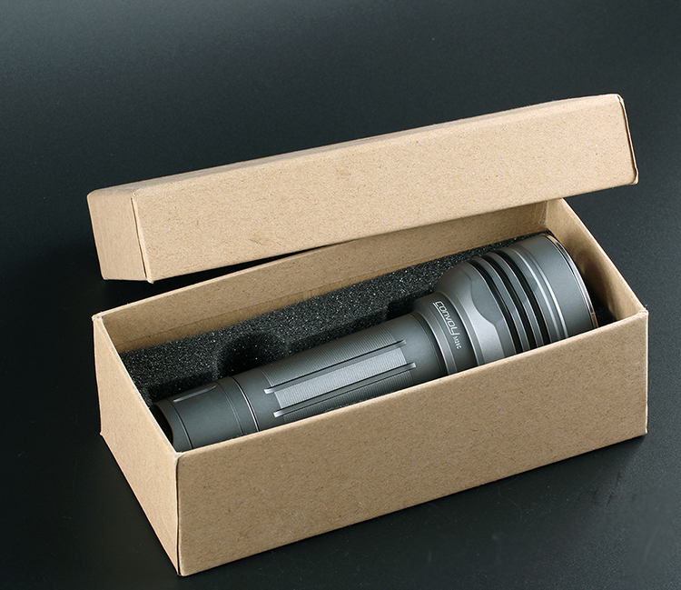 ไฟฉายแรงสูงขนาดกลางรุ่นใหม่ Convoy M26C Sand Color หลอด SST40 , 2300 LM