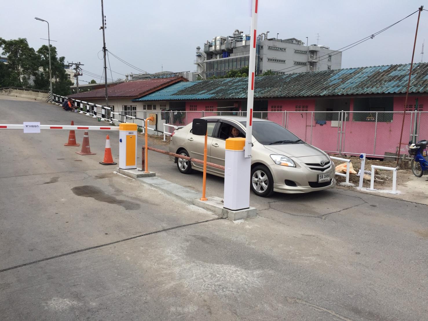 ไม้กั้นรถยนต์ระบบทาบบัตร
