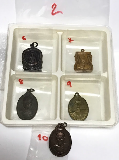 (พระชุด 2) พระเครื่อง (ขนาดใหญ่) พระเหรียญเนื้อโลหะเก่า พระบ้านเก่าเก็บ และวัตถุมงคลต่าง ๆ