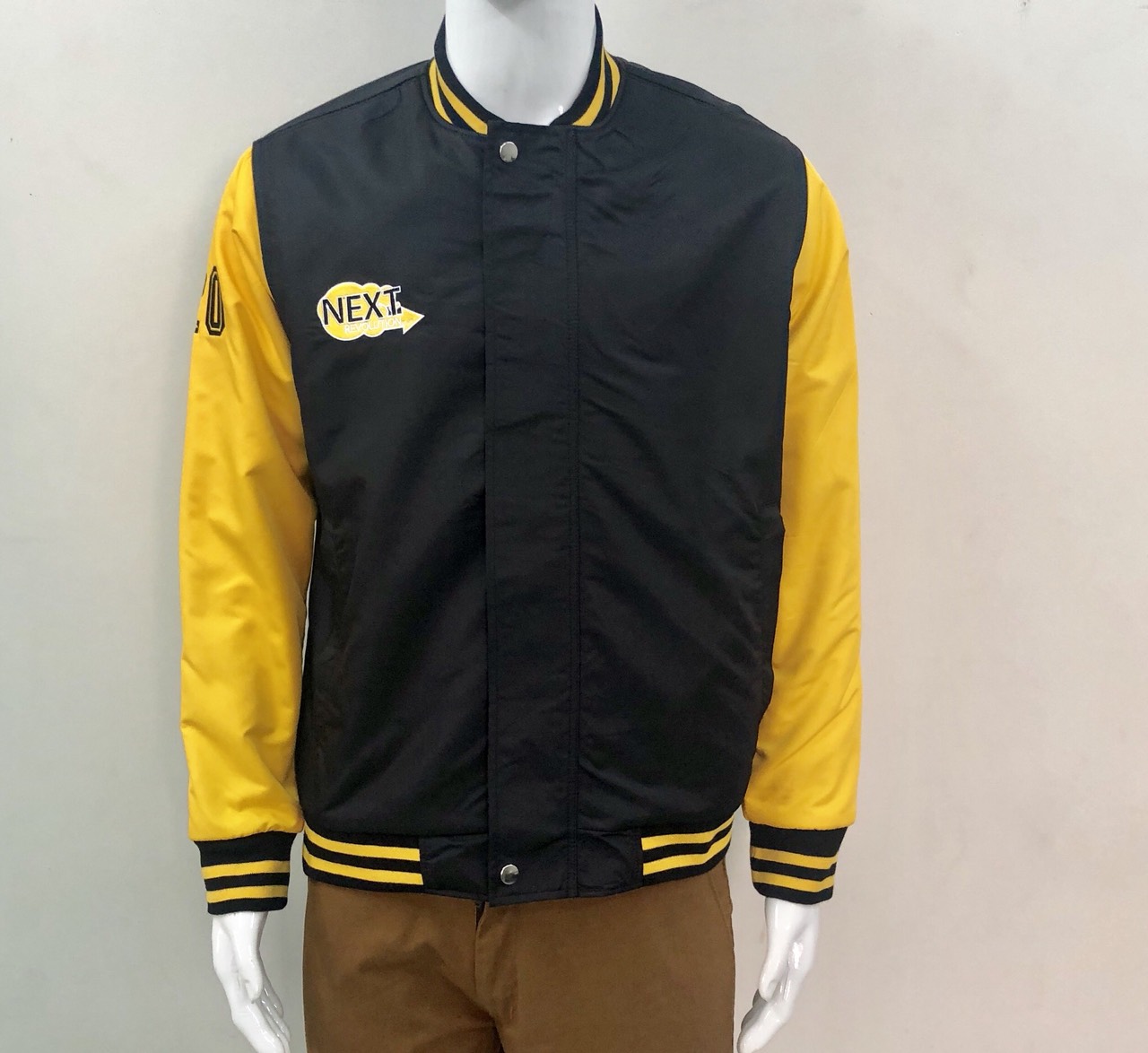 เสื้อแจ็คเก็ตสีเหลือง ดำ พร้อมปัก งานซับในผ้านุ่มกันหนาว กันลม งานสั่งผลิตพร้อมปักโลโก้