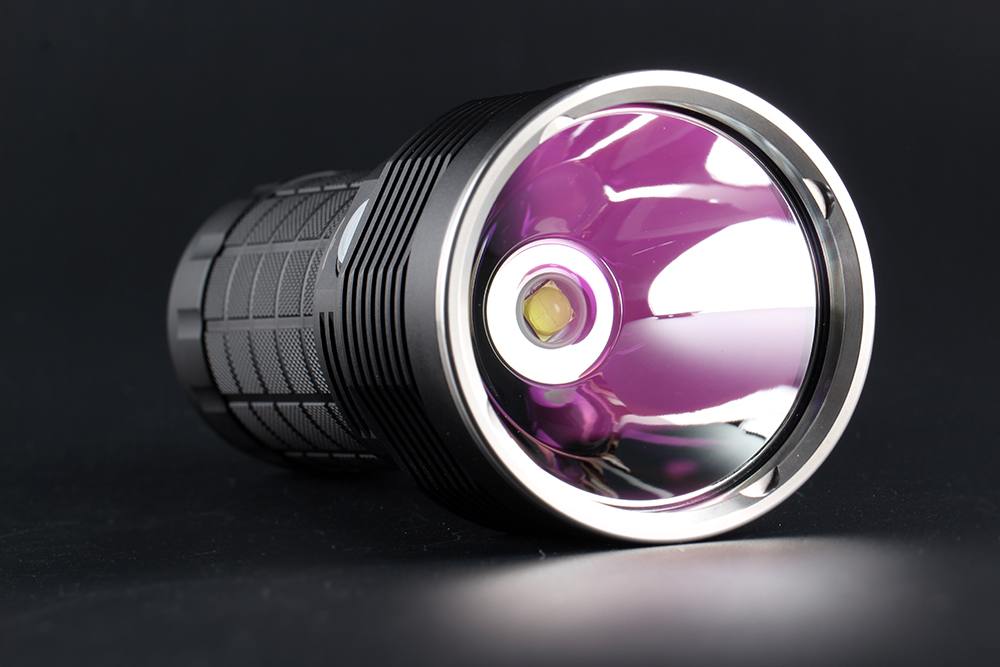 ไฟฉายแรงสูงพกพาขนาดใหญ่รุ่นใหม่ Convoy M4X18A CREE XHP 70.2 4300 LM