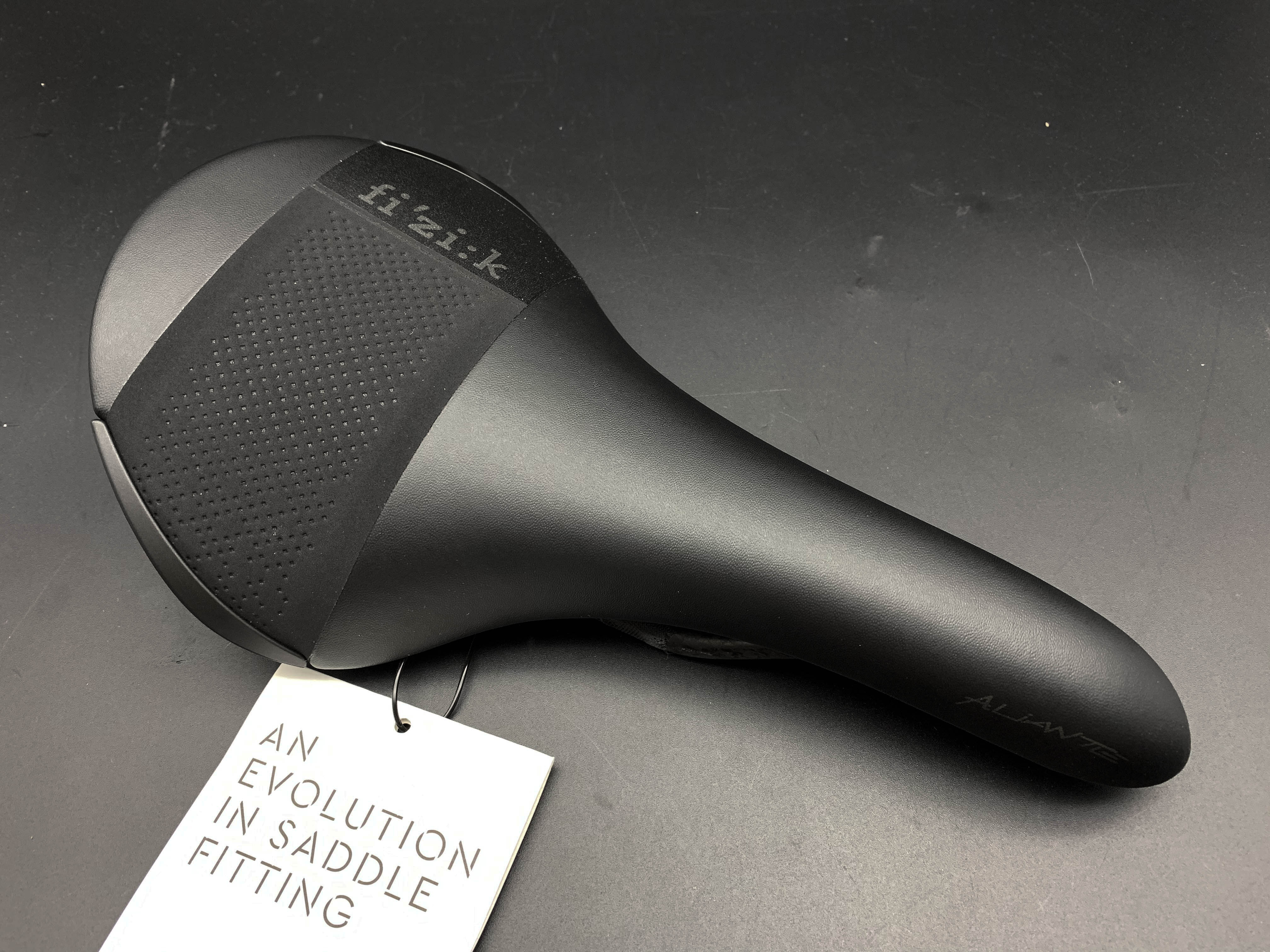 เบาะ Fizik Aliante R1 ราง คาร์บอน Large