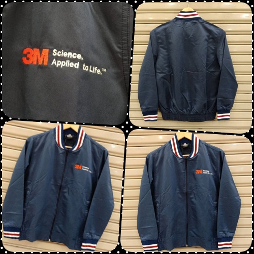 เสื้อแจ็คเก็ตสีกรมท่าคอเบสบอล สั่งผลิตสามารถปัโลโก้ได้จากโรงงานในไทย งานมีพร้อมส่ง