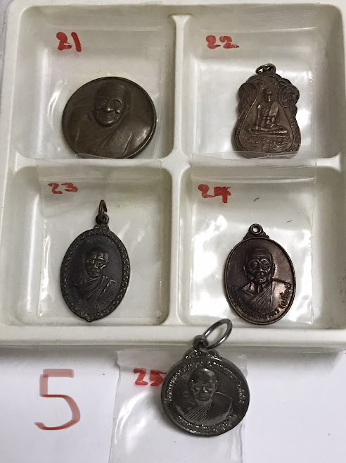 (พระชุด 5) พระเครื่อง (ขนาดใหญ่) พระเหรียญเนื้อโลหะเก่า พระบ้านเก่าเก็บ และวัตถุมงคลต่าง ๆ