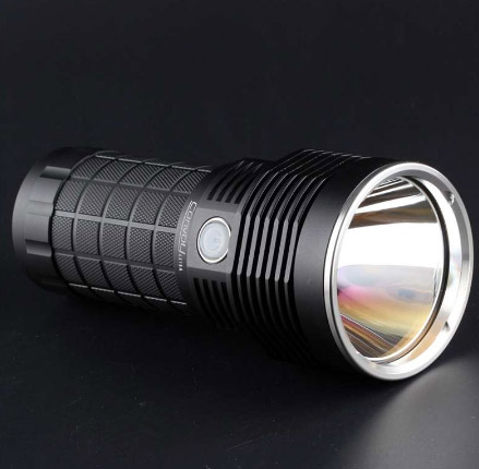 ไฟฉายแรงสูงพกพาขนาดใหญ่รุ่นใหม่ Convoy M4X18A CREE XHP 70.2 4300 LM