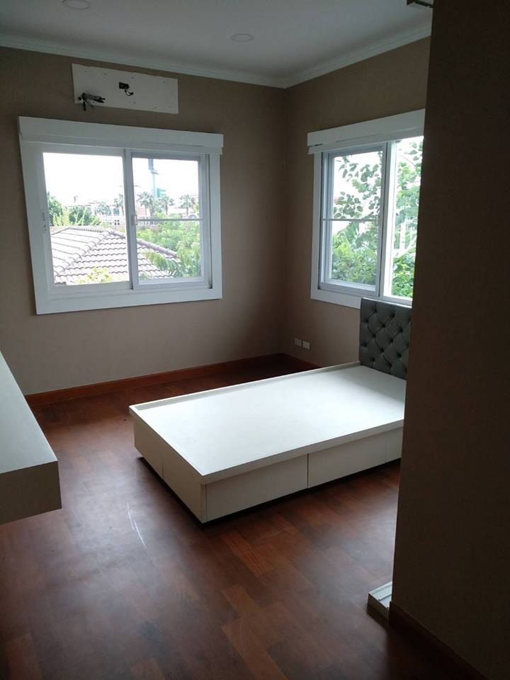 บ้านเดี่ยว 2 ชั้น พื้นที่ : 1 งาน 46.1 ตรว. หมู่บ้านลัดดารมย์ เลขที่ 22/70 ตำบลอ้อมเกร็ด อำเภอปากเกร็ด จังหวัดนนทบุรี ระหัสก.2206