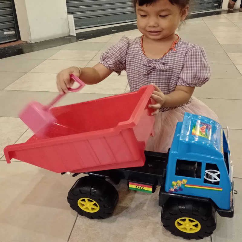 รถบรรทุกทราย ล้อโต คันใหญ่ ขนาด 47cm. พลาสติกแข็งแรง ทนทาน พร้อมที่ตักทราย รถของเล่น รถบรรทุกของเล่น ราคาถูกสุด