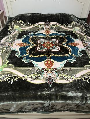 ผ้าห่มขนมิงค์เกาหลีไฮโซ หนา 2 ชั้น น้ำหนักราวๆ 3.8 -4 กก. ขนาด8 ฟุต ขนสั้น เรียบเนียนนุ่มนิ่ม มีความเงางาม อุ่นมาก สวยมาก ขนไม่ร่วง ลายสวยไฮโซ