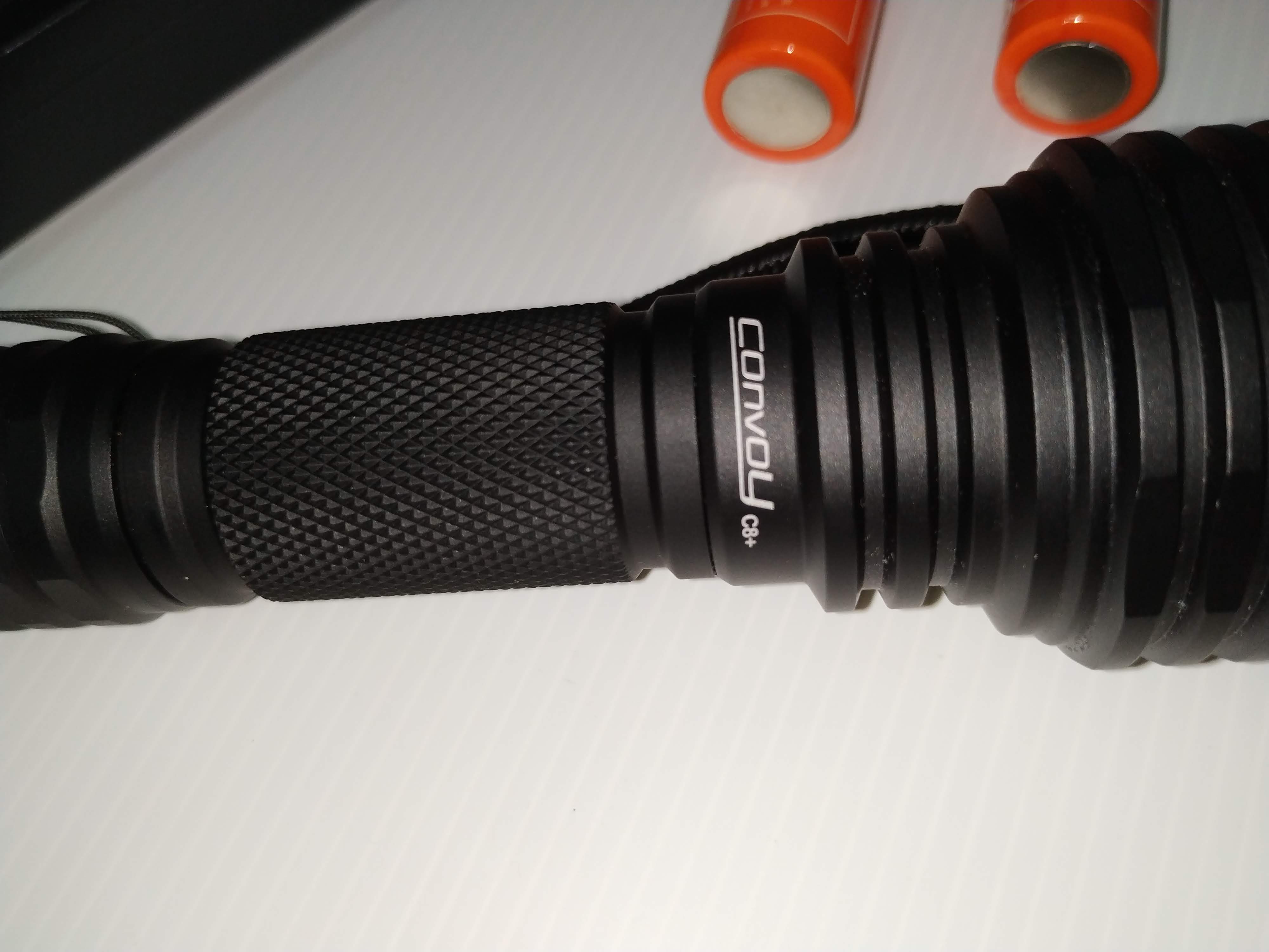 ไฟฉายพกพาคุณภาพสูง Convoy C8+ Luminus SST40 LED 2000 LM