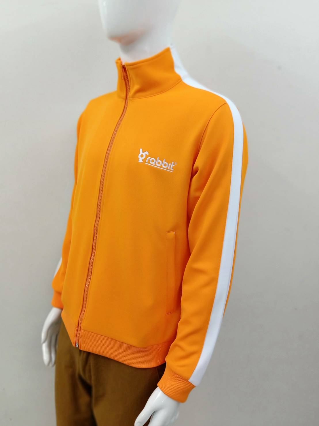 รับผลิตเสื้อแจ็คเก็ตผ้าวอร์ม ผ้าระบายอากาศ ไม่หนามาก ใส่เป็นเสื้อคลุม สินค้าสั่งผลิต เสื้อวอร์มเนื้อดีพร้อมส่ง