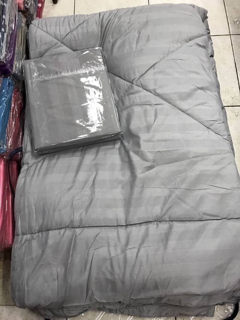 ชุดผ้าปูสีพื้น ลายริ้ว 6ฟุต 6 ชิ้น ผ้าห่มขนาด 7 ฟุต