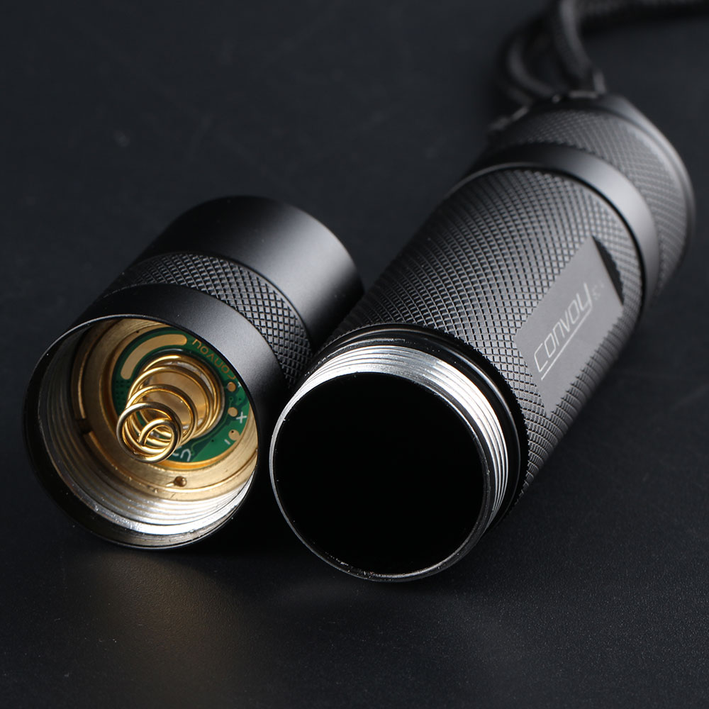 ไฟฉายแรงสูงขนาดเล็ก ความสว่างไม่เล็ก Convoy S21A Black หลอด SST40 , 2300 LM , 21700 (12 Gear) แสงสีเหลือง 5000K