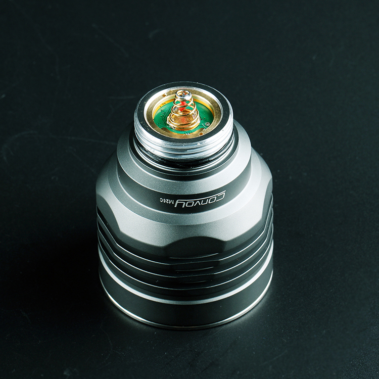 ไฟฉายแรงสูงขนาดกลางรุ่นใหม่ Convoy M26C Sand Color หลอด SST40 , 2300 LM