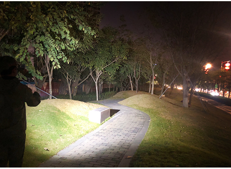 ไฟฉายจับถือ ขนาดกลาง Natfire GTR30 P90 LED 3000 LM