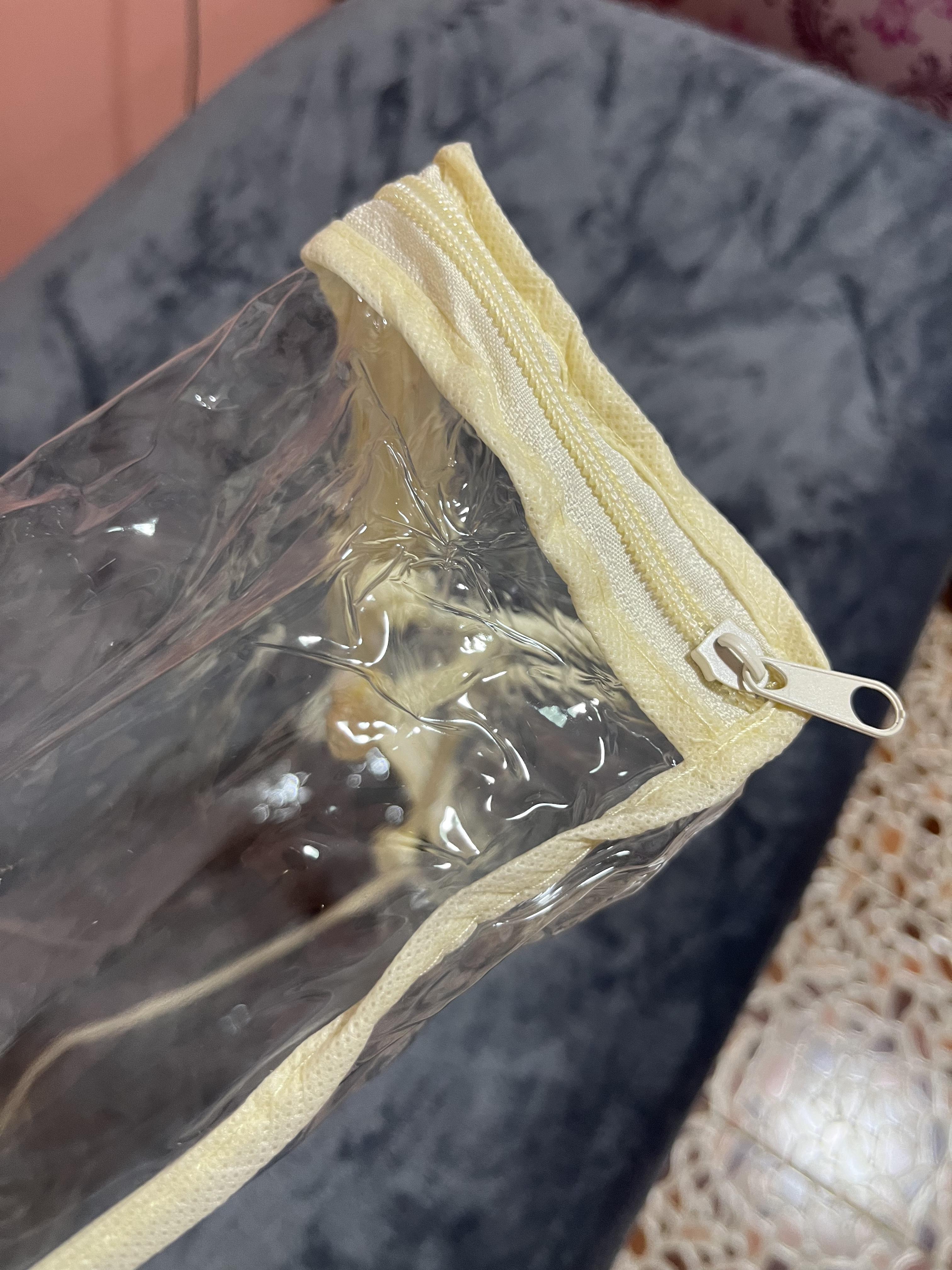 กระเป๋าซิป PVC แบบพลาสติกใส เกรดA คุณภาพอย่างดี เนื้อหนา สวยงาม แข็งแรง ตัดเย็บเรียบร้อย ขอบสีครีม