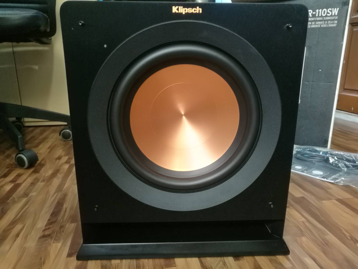 **ขายแล้วครับ Subwoofer KLIPCH R-110SW สวยๆ
