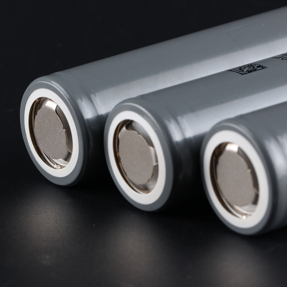 ไฟฉายแรงสูงขนาดเล็ก ความสว่างไม่เล็ก Convoy S21A Black หลอด SST40 , 2300 LM , 21700 (12 Gear) แสงสีเหลือง 5000K