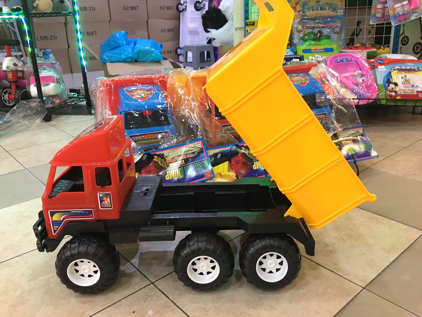 รถดั๊ม รถบรรทุก 6 ล้อ เด็กเล่น ใหญ่มาก สะใจ น้องๆ แน่นอน