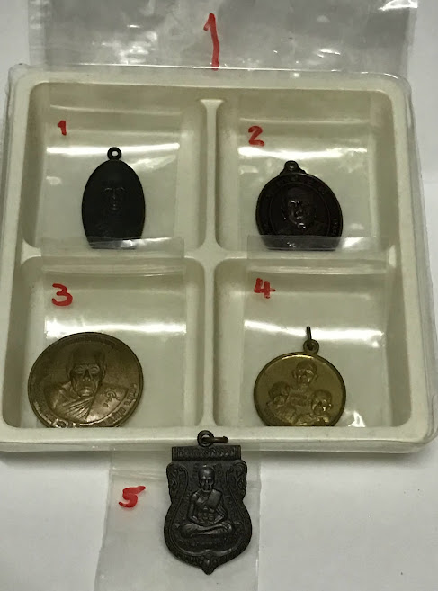 (พระชุด 1) พระเครื่อง (ขนาดใหญ่) พระเหรียญเนื้อโลหะเก่า พระบ้านเก่าเก็บ และวัตถุมงคลต่าง ๆ