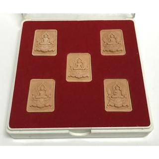 พระพุทธเจ้า 5 องค์ ที่ระลึกในงานผูกพัทธสีมา วัดบัวขวัญ พระอารามหลวง จ. นนทบุรี พ.ศ. 2559