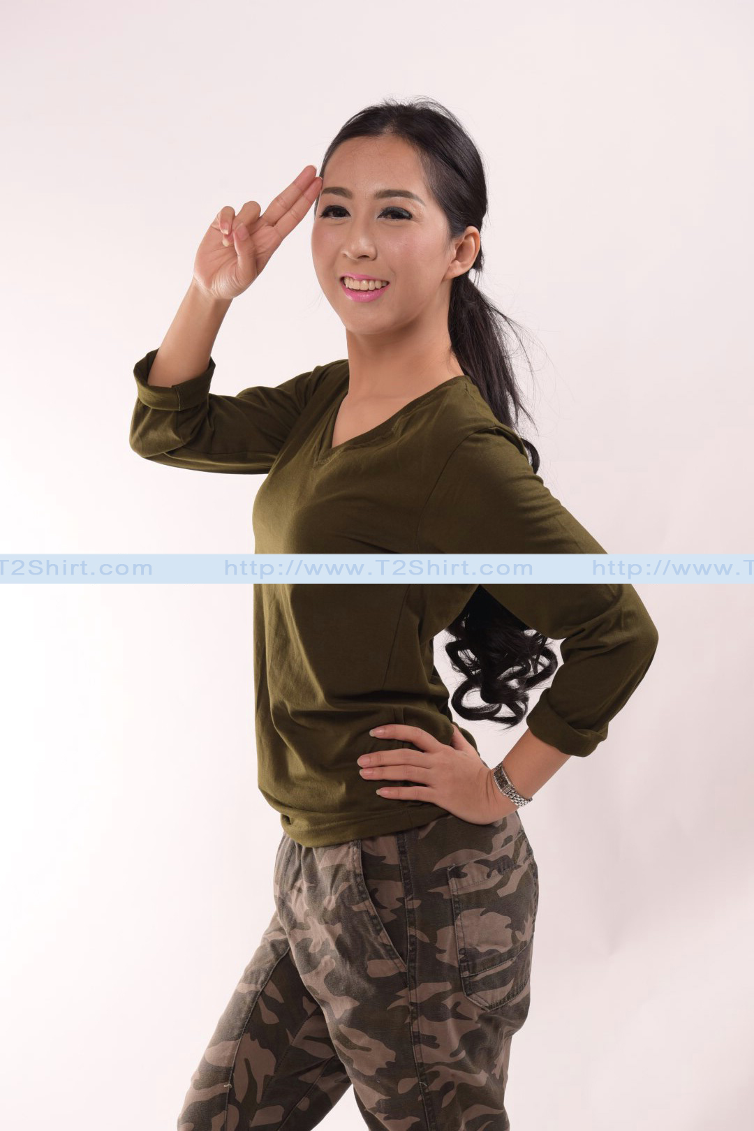เสื้อยืด คอวี แขนยาว สีเขียวขี้ม้า Size L