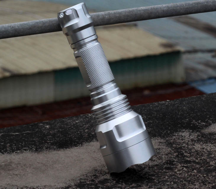 ไฟฉายพกพาคุณภาพสูง Convoy รุ่น C8 XPL Hi version Silver Color